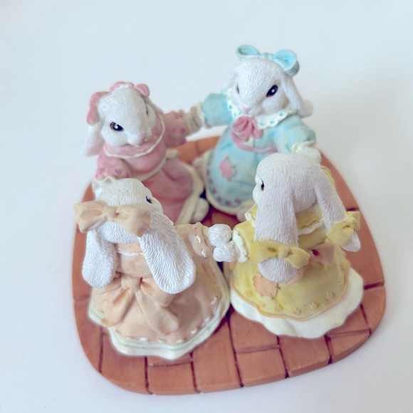 The Patchville Bunnies, Ring Around the Rosey, Nice Easter Decoration or Gift - Picture 2 of 4